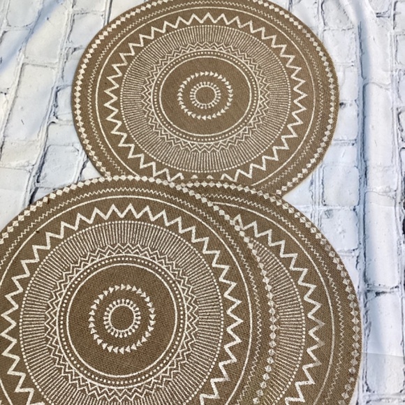 4 Round Print PlaceMats - Picture 4 of 4
